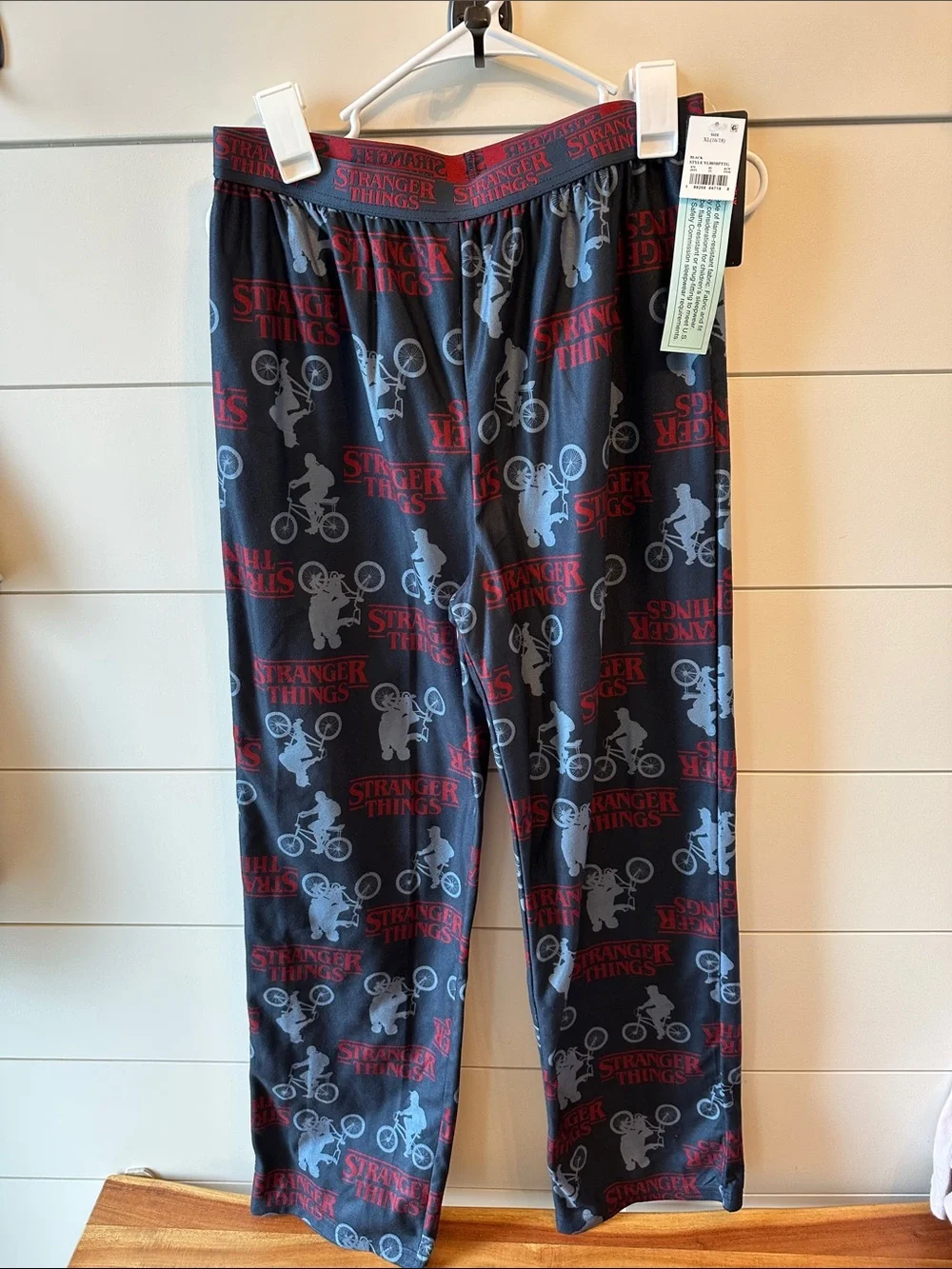 Big Kids NWT Stranger Things pajamas pants size 16/18